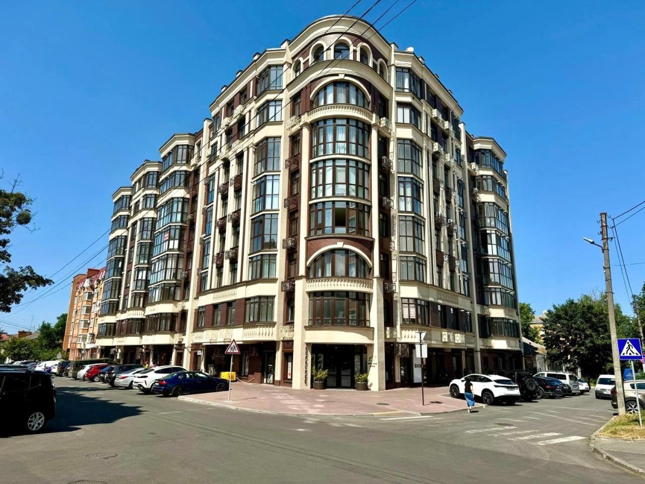 Apartpoltava: Elite New Build with Tropical Shower and Park View Exterior photo